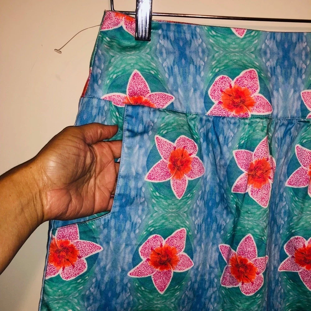 Kaeli smith pretty pink / blue flower skirt xs.